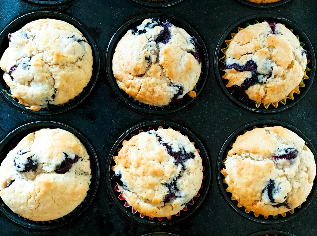 blueberry muffins step 8 - bake until golden.