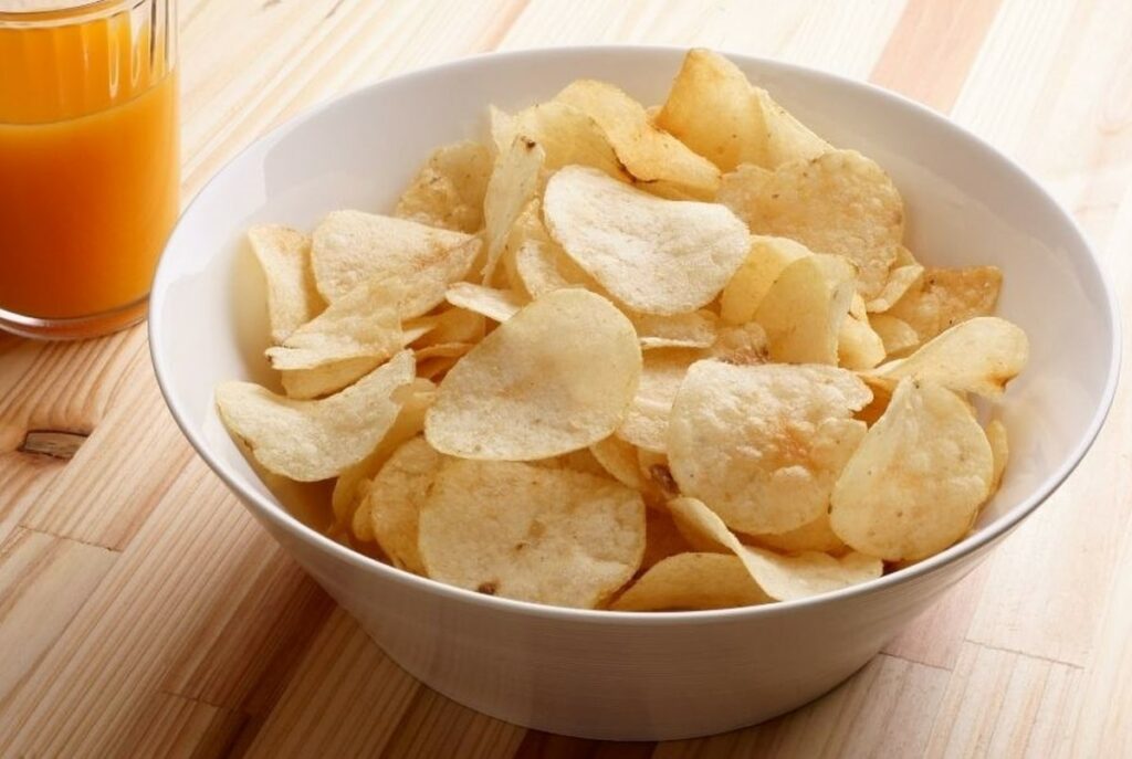 a bowl of crisps