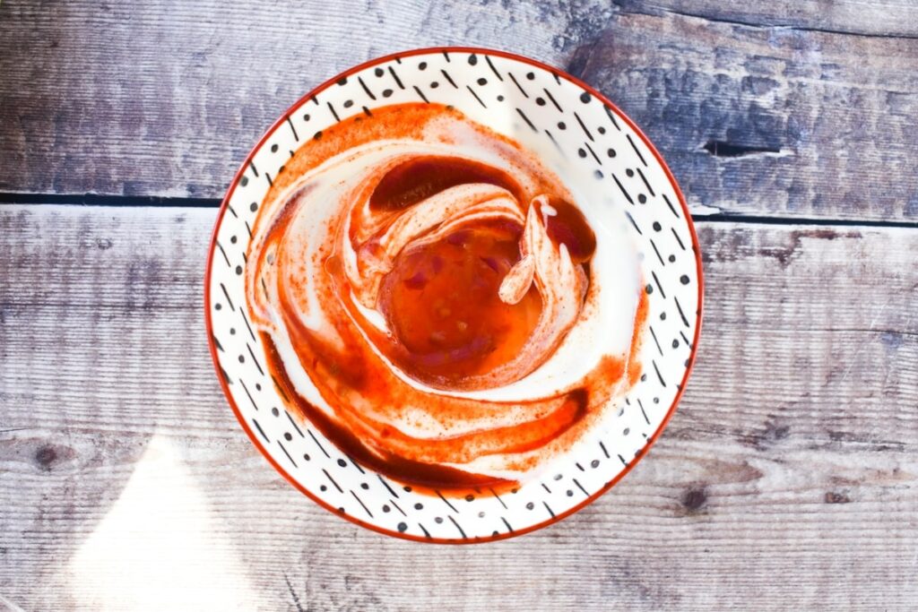 creamy vegan sriracha dip