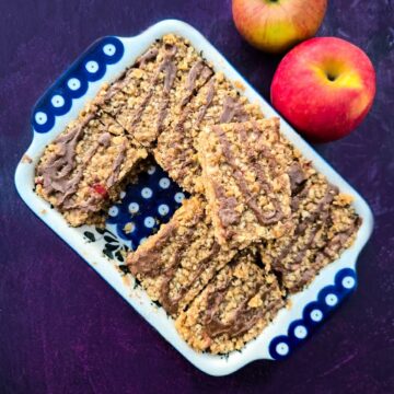 easy apple and cinnamon oat flapjacks