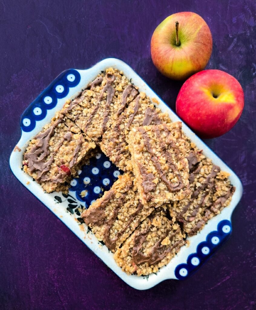 vegan apple and cinnamon flapjacks.